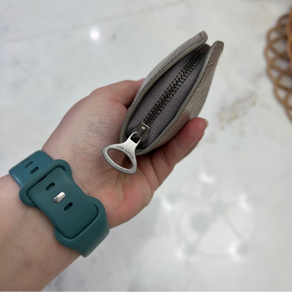 Louis Vuitton Lilac Epi Wallet | Chic Clamshell Design | Silvertone Hardware - Picture 7 of 16
